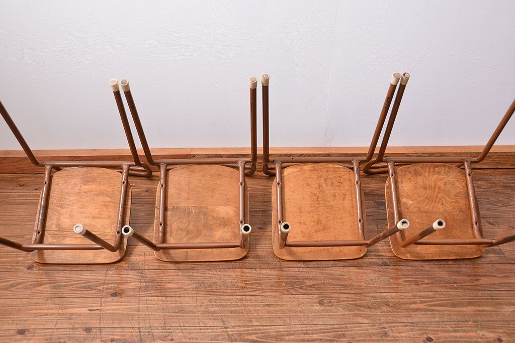 ヴィンテージ家具　昭和レトロ 1960年代 使い込まれたビンテージアイアンチェア 4脚セット(1)(イス、椅子)