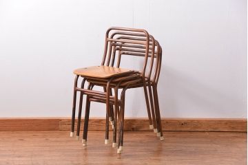 ヴィンテージ家具　昭和レトロ 1960年代 使い込まれたビンテージアイアンチェア 4脚セット(1)(イス、椅子)