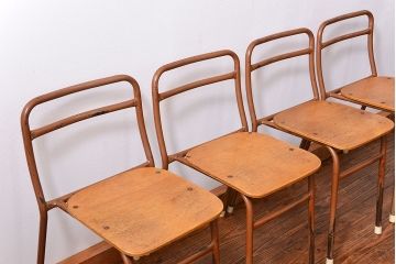 ヴィンテージ家具　昭和レトロ 1960年代 使い込まれたビンテージアイアンチェア 4脚セット(2)(イス、椅子)