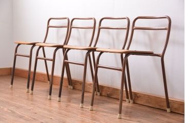 ヴィンテージ家具　昭和レトロ 1960年代 使い込まれたビンテージアイアンチェア 4脚セット(2)(イス、椅子)