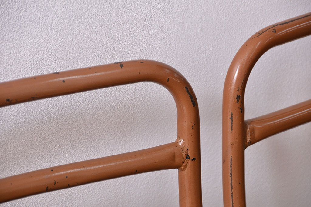 ヴィンテージ家具　昭和レトロ 1960年代 使い込まれたビンテージアイアンチェア 4脚セット(2)(イス、椅子)