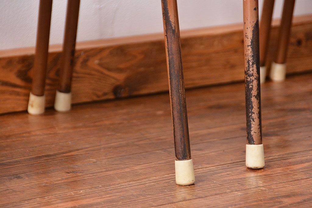 ヴィンテージ家具　昭和レトロ 1960年代 使い込まれたビンテージアイアンチェア 4脚セット(2)(イス、椅子)