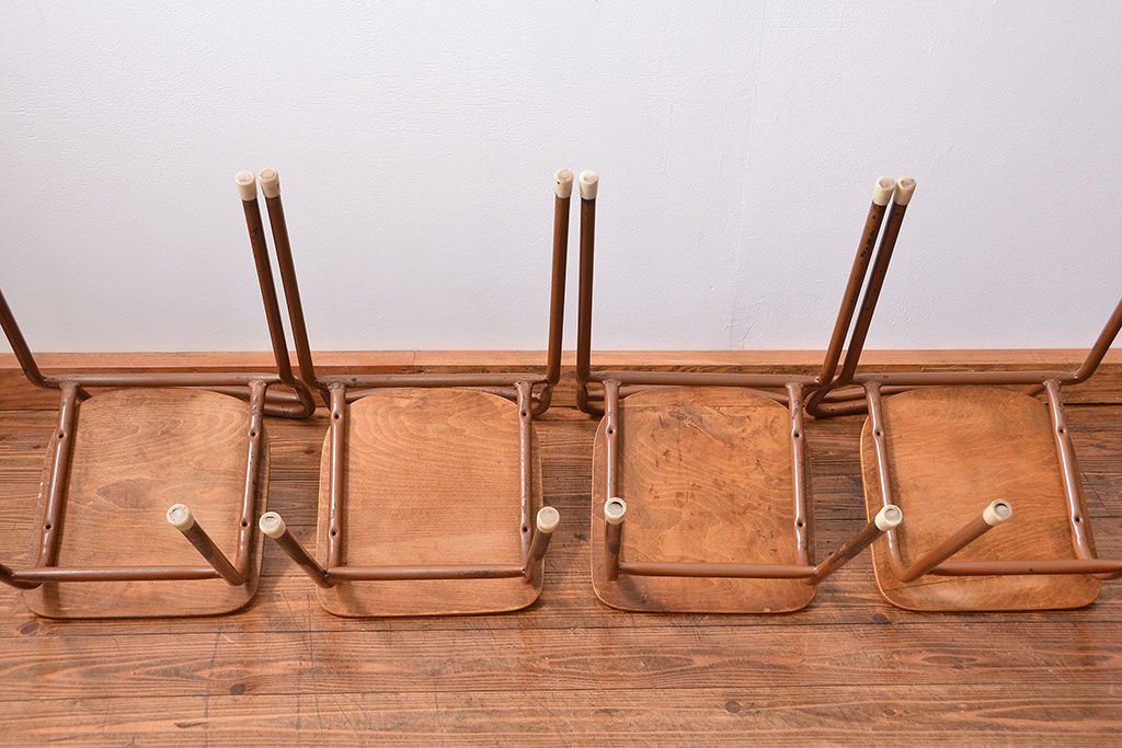 ヴィンテージ家具　昭和レトロ 1960年代 使い込まれたビンテージアイアンチェア 4脚セット(2)(イス、椅子)