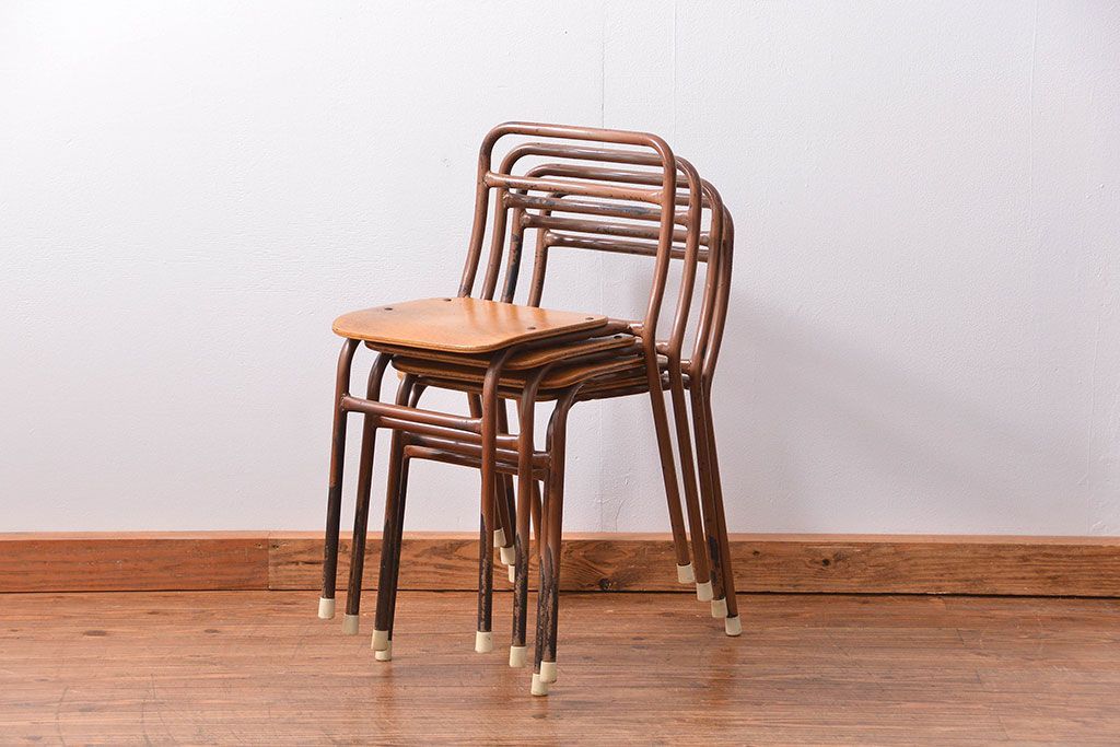 ヴィンテージ家具　昭和レトロ 1960年代 使い込まれたビンテージアイアンチェア 4脚セット(2)(イス、椅子)