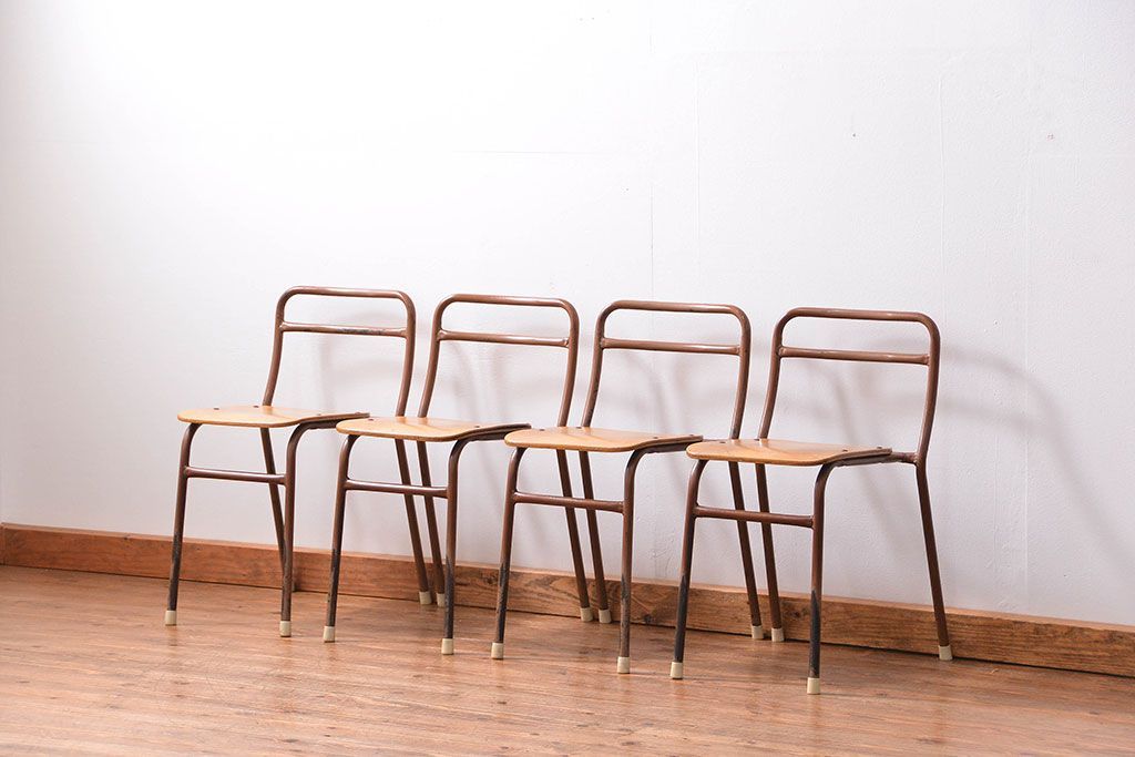 ヴィンテージ家具　昭和レトロ 1960年代 使い込まれたビンテージアイアンチェア 4脚セット(3)(イス、椅子)