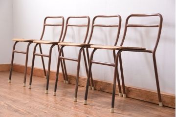 ヴィンテージ家具　昭和レトロ 1960年代 使い込まれたビンテージアイアンチェア 4脚セット(3)(イス、椅子)
