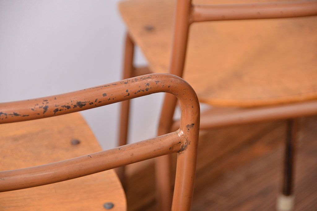 ヴィンテージ家具　昭和レトロ 1960年代 使い込まれたビンテージアイアンチェア 4脚セット(3)(イス、椅子)