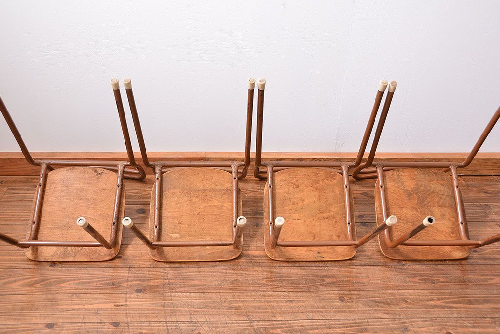 ヴィンテージ家具　昭和レトロ 1960年代 使い込まれたビンテージアイアンチェア 4脚セット(3)(イス、椅子)