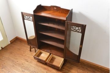 アンティーク家具　大正ロマン 象嵌入りの大振りな本箱(ブックケース、本棚)