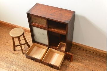 アンティーク家具　古民具・骨董 古木の小振りな茶箪笥(収納棚)