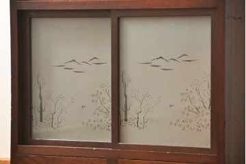 アンティーク家具　古民具・骨董 古木の小振りな茶箪笥(収納棚)