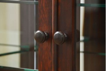 中古　北海道神居民芸高級サイドボード定価約34万円(サイドキャビネット、ガラスケース、収納棚)