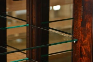 中古　北海道神居民芸高級サイドボード定価約34万円(サイドキャビネット、ガラスケース、収納棚)