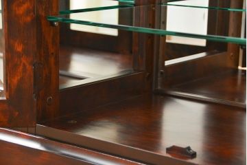 中古　北海道神居民芸高級サイドボード定価約34万円(サイドキャビネット、ガラスケース、収納棚)