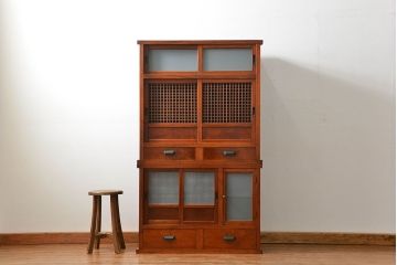 アンティーク家具　古民具・骨董 格子引き戸二段重ね茶箪笥(水屋箪笥、収納棚)