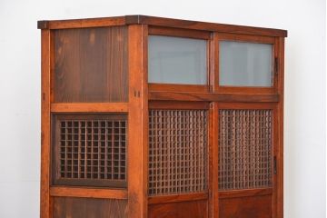 アンティーク家具　古民具・骨董 格子引き戸二段重ね茶箪笥(水屋箪笥、収納棚)