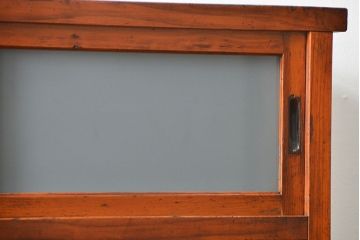 アンティーク家具　古民具・骨董 格子引き戸二段重ね茶箪笥(水屋箪笥、収納棚)