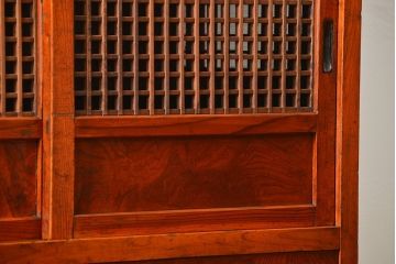 アンティーク家具　古民具・骨董 格子引き戸二段重ね茶箪笥(水屋箪笥、収納棚)