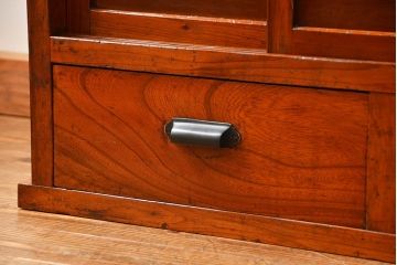 アンティーク家具　古民具・骨董 格子引き戸二段重ね茶箪笥(水屋箪笥、収納棚)