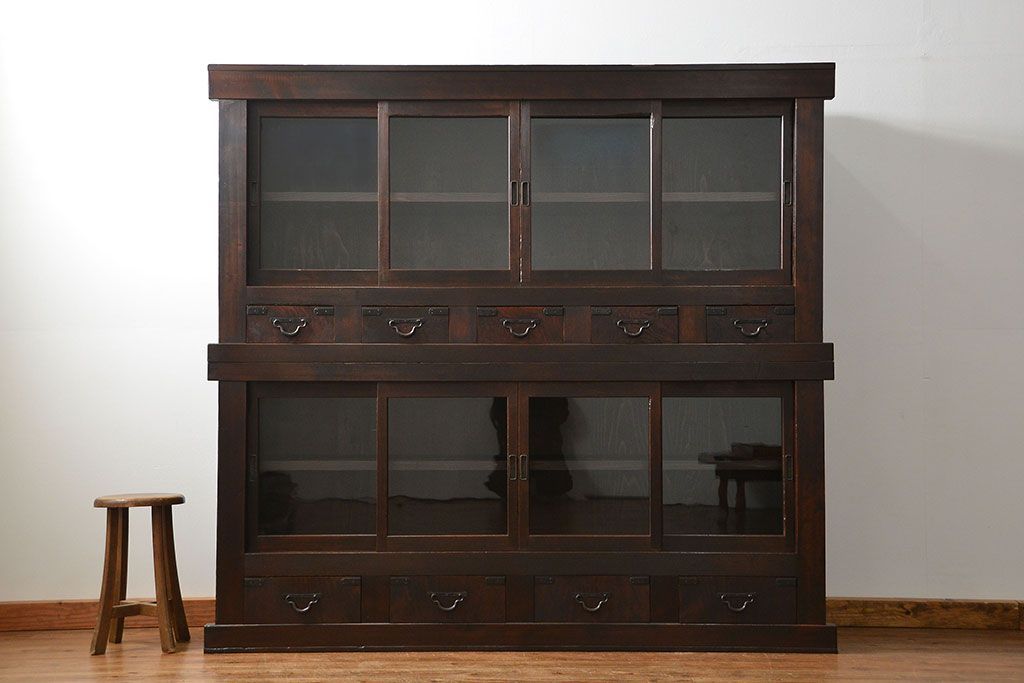 アンティーク家具　古民具・骨董 希少なデザインの関西収納箪笥(水屋箪笥、食器棚、収納棚)