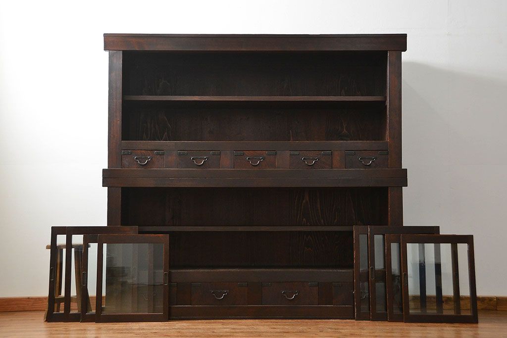 アンティーク家具　古民具・骨董 希少なデザインの関西収納箪笥(水屋箪笥、食器棚、収納棚)