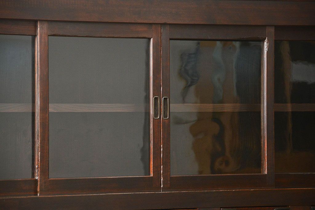 アンティーク家具　古民具・骨董 希少なデザインの関西収納箪笥(水屋箪笥、食器棚、収納棚)