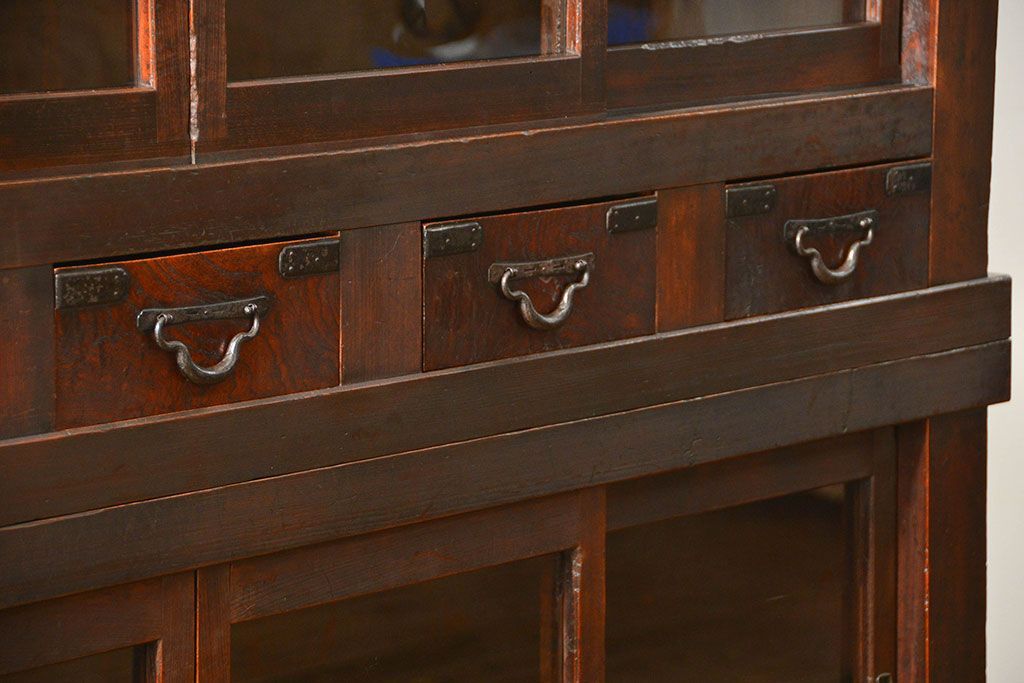 アンティーク家具　古民具・骨董 希少なデザインの関西収納箪笥(水屋箪笥、食器棚、収納棚)