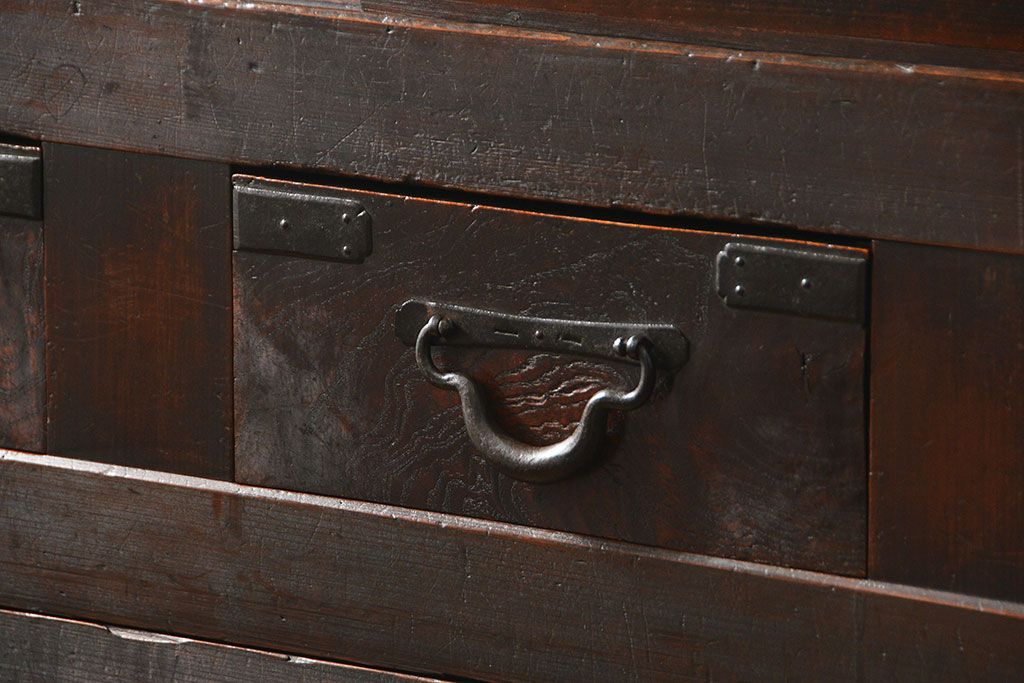 アンティーク家具　古民具・骨董 希少なデザインの関西収納箪笥(水屋箪笥、食器棚、収納棚)