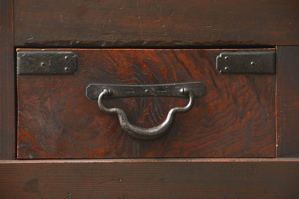 アンティーク家具　古民具・骨董 希少なデザインの関西収納箪笥(水屋箪笥、食器棚、収納棚)