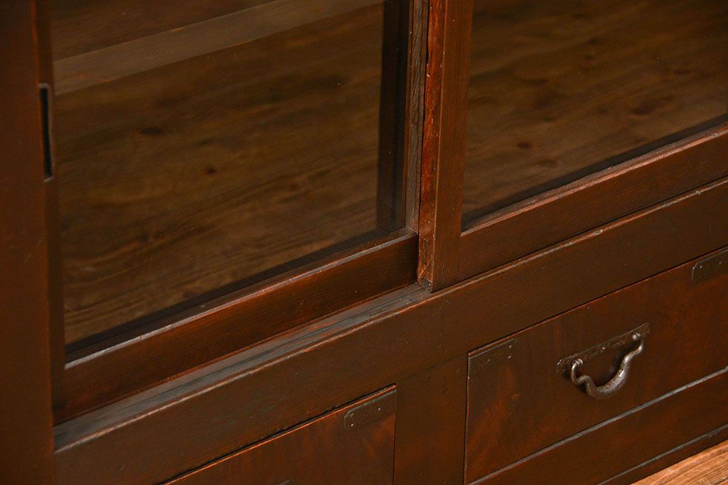 アンティーク家具　古民具・骨董 希少なデザインの関西収納箪笥(水屋箪笥、食器棚、収納棚)