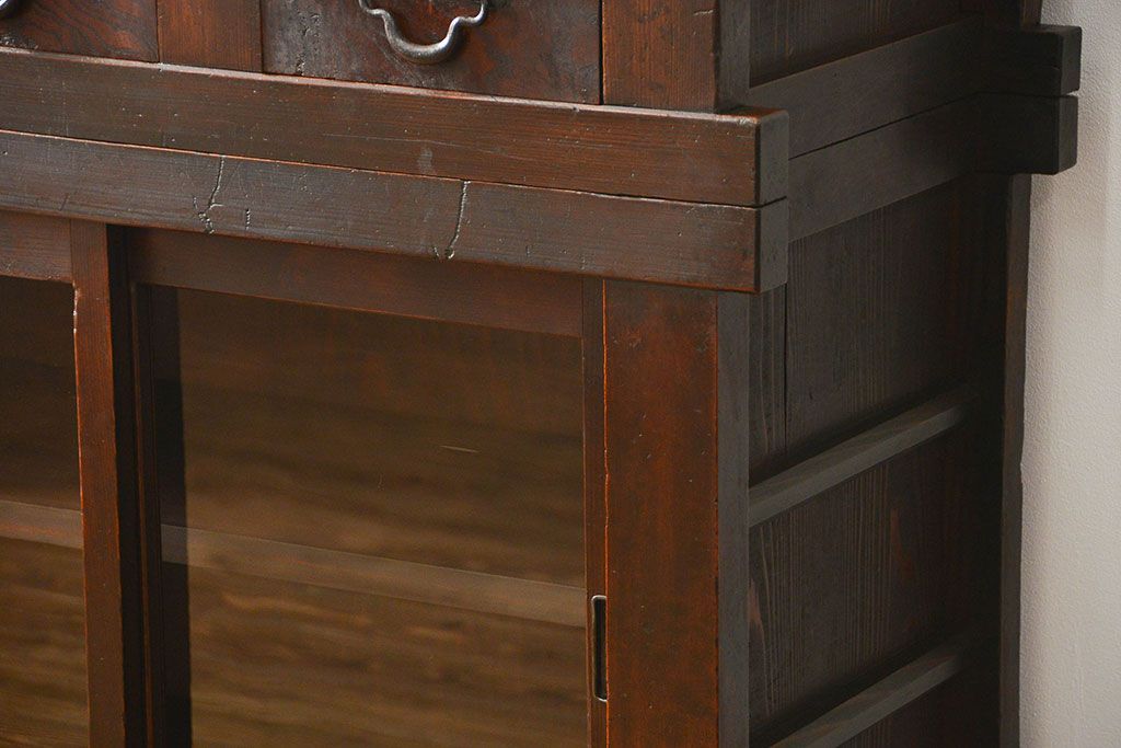 アンティーク家具　古民具・骨董 希少なデザインの関西収納箪笥(水屋箪笥、食器棚、収納棚)