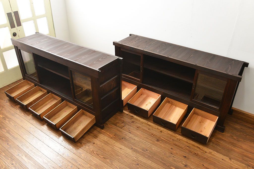 アンティーク家具　古民具・骨董 希少なデザインの関西収納箪笥(水屋箪笥、食器棚、収納棚)