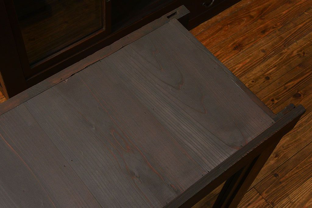 アンティーク家具　古民具・骨董 希少なデザインの関西収納箪笥(水屋箪笥、食器棚、収納棚)