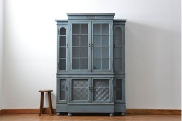 アンティーク家具　アンティークペイント仕上げ日本製古い洋館の上質なキャビネット(カップボード、飾り棚、食器棚)