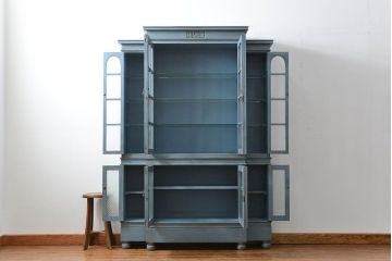 アンティーク家具　アンティークペイント仕上げ日本製古い洋館の上質なキャビネット(カップボード、飾り棚、食器棚)