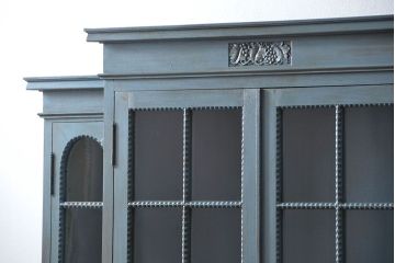 アンティーク家具　アンティークペイント仕上げ日本製古い洋館の上質なキャビネット(カップボード、飾り棚、食器棚)