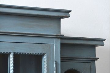 アンティーク家具　アンティークペイント仕上げ日本製古い洋館の上質なキャビネット(カップボード、飾り棚、食器棚)