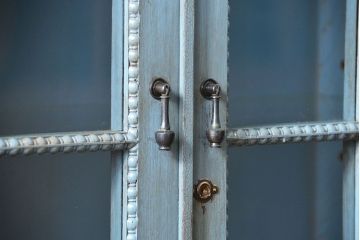 アンティーク家具　アンティークペイント仕上げ日本製古い洋館の上質なキャビネット(カップボード、飾り棚、食器棚)