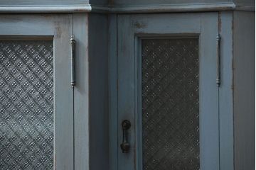 アンティーク家具　アンティークペイント仕上げ日本製古い洋館の上質なキャビネット(カップボード、飾り棚、食器棚)