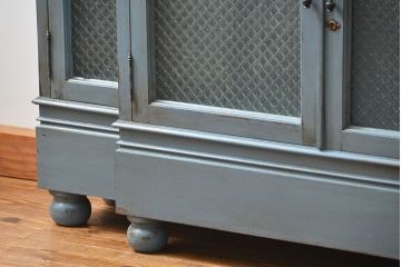 アンティーク家具　アンティークペイント仕上げ日本製古い洋館の上質なキャビネット(カップボード、飾り棚、食器棚)
