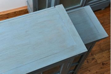アンティーク家具　アンティークペイント仕上げ日本製古い洋館の上質なキャビネット(カップボード、飾り棚、食器棚)