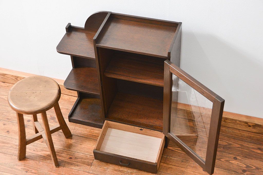 レトロ家具　昭和レトロ 珍しいデザインの変わり型 本箱(収納棚、本棚、飾り棚)