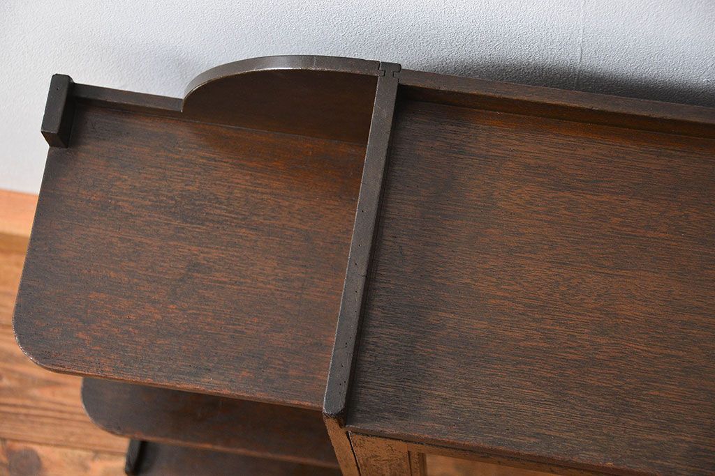 レトロ家具　昭和レトロ 珍しいデザインの変わり型 本箱(収納棚、本棚、飾り棚)