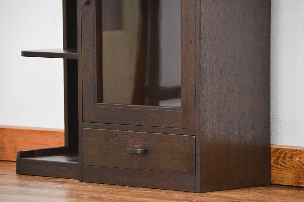 レトロ家具　昭和レトロ 珍しいデザインの変わり型 本箱(収納棚、本棚、飾り棚)