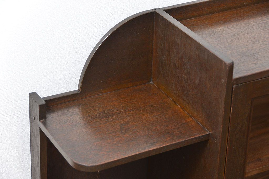 レトロ家具　昭和レトロ 珍しいデザインの変わり型 本箱(収納棚、本棚、飾り棚)