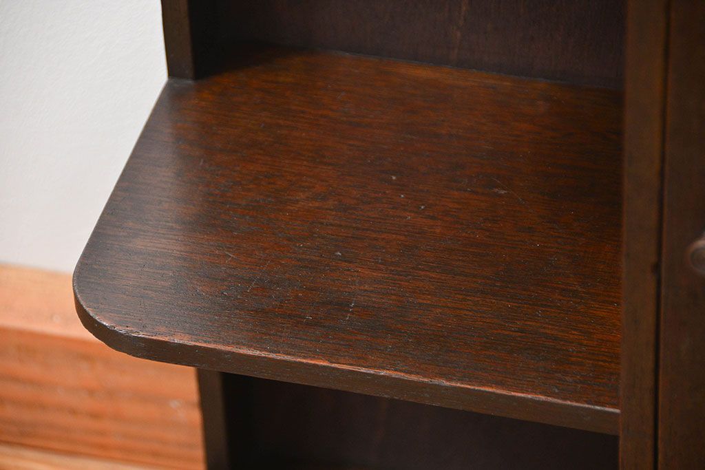 レトロ家具　昭和レトロ 珍しいデザインの変わり型 本箱(収納棚、本棚、飾り棚)