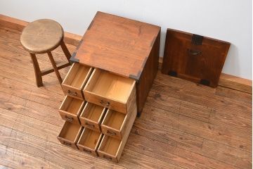 アンティーク家具　古民具・骨董 けんどん扉付きの小さな金庫箪笥(小引き出し、薬箪笥)