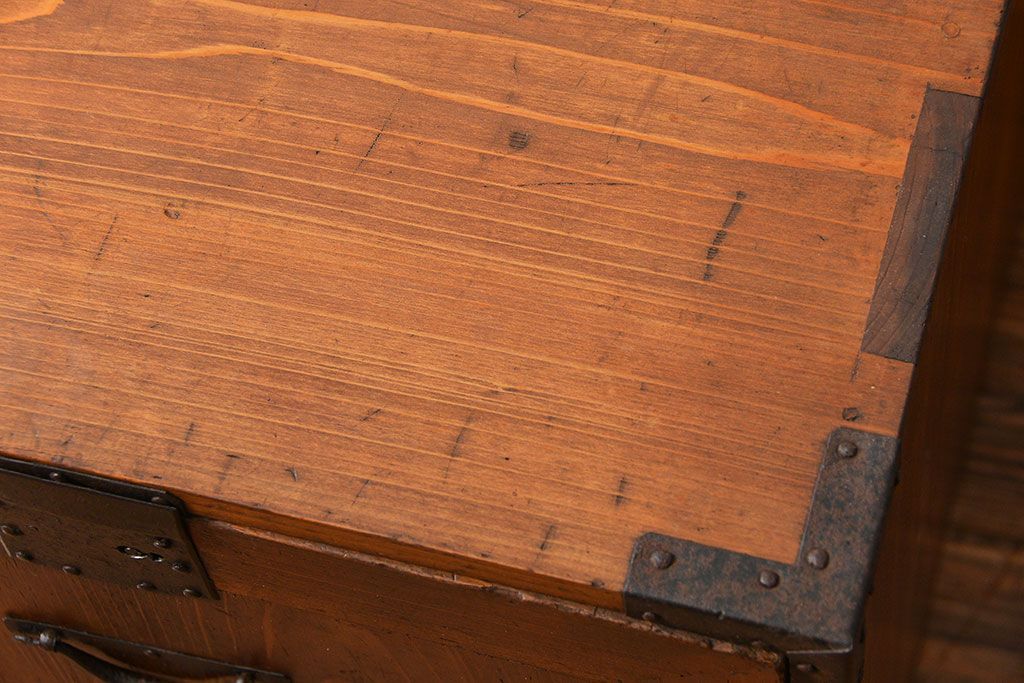 アンティーク家具　古民具・骨董 けんどん扉付きの小さな金庫箪笥(小引き出し、薬箪笥)