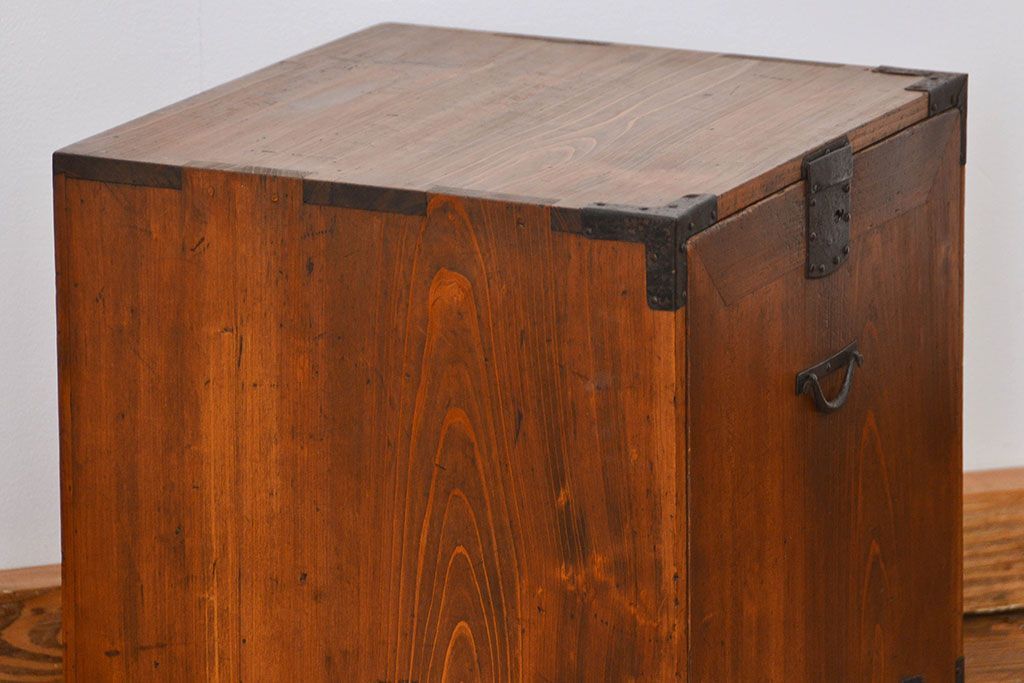アンティーク家具　古民具・骨董 けんどん扉付きの小さな金庫箪笥(小引き出し、薬箪笥)