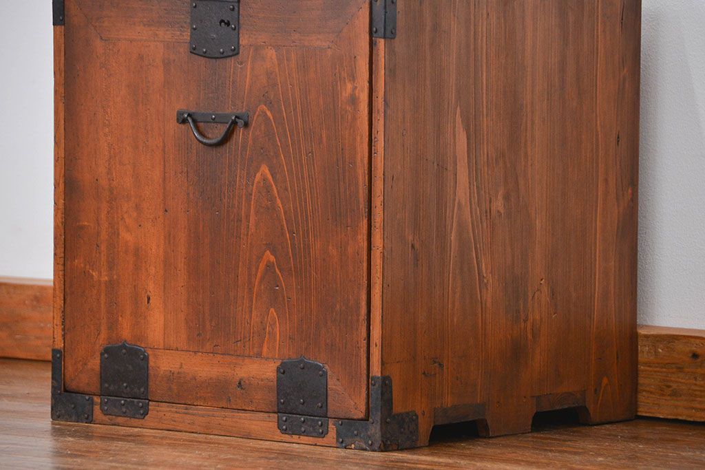 アンティーク家具　古民具・骨董 けんどん扉付きの小さな金庫箪笥(小引き出し、薬箪笥)